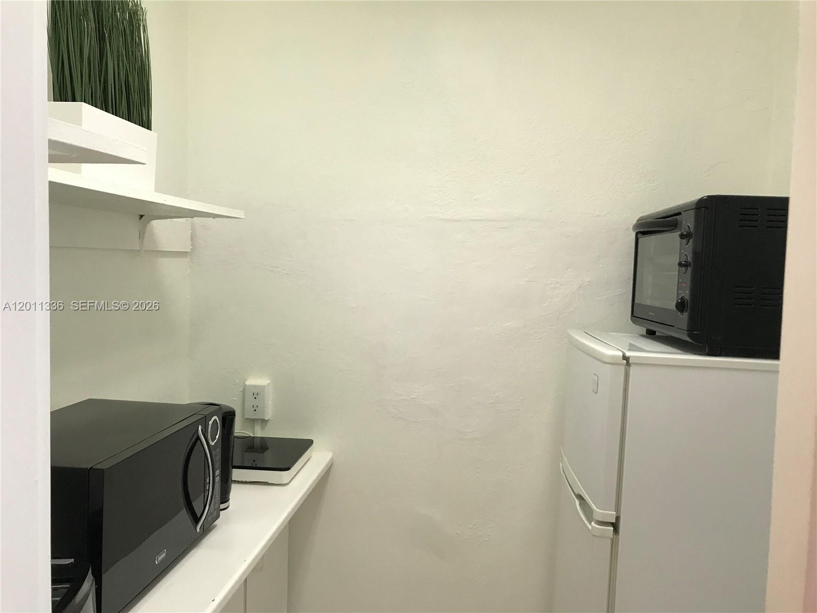 5445 Collins Ave # 530
