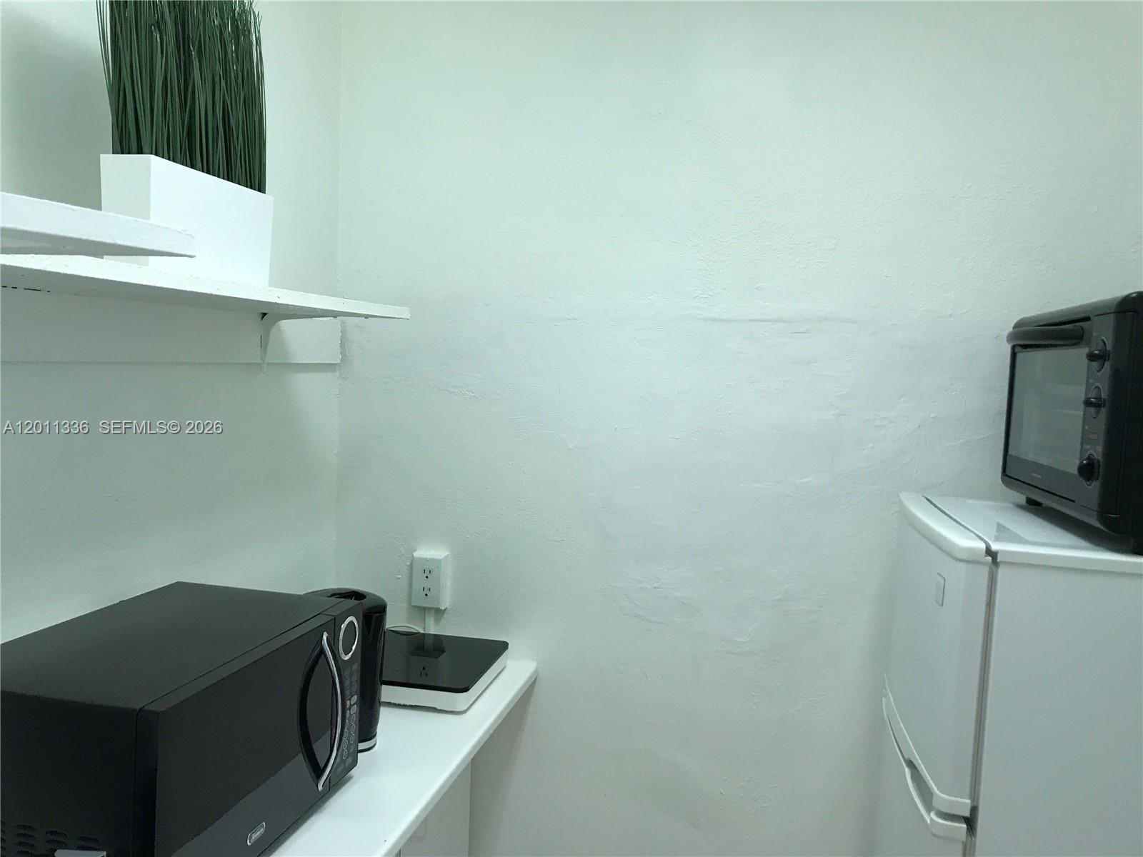 5445 Collins Ave # 530