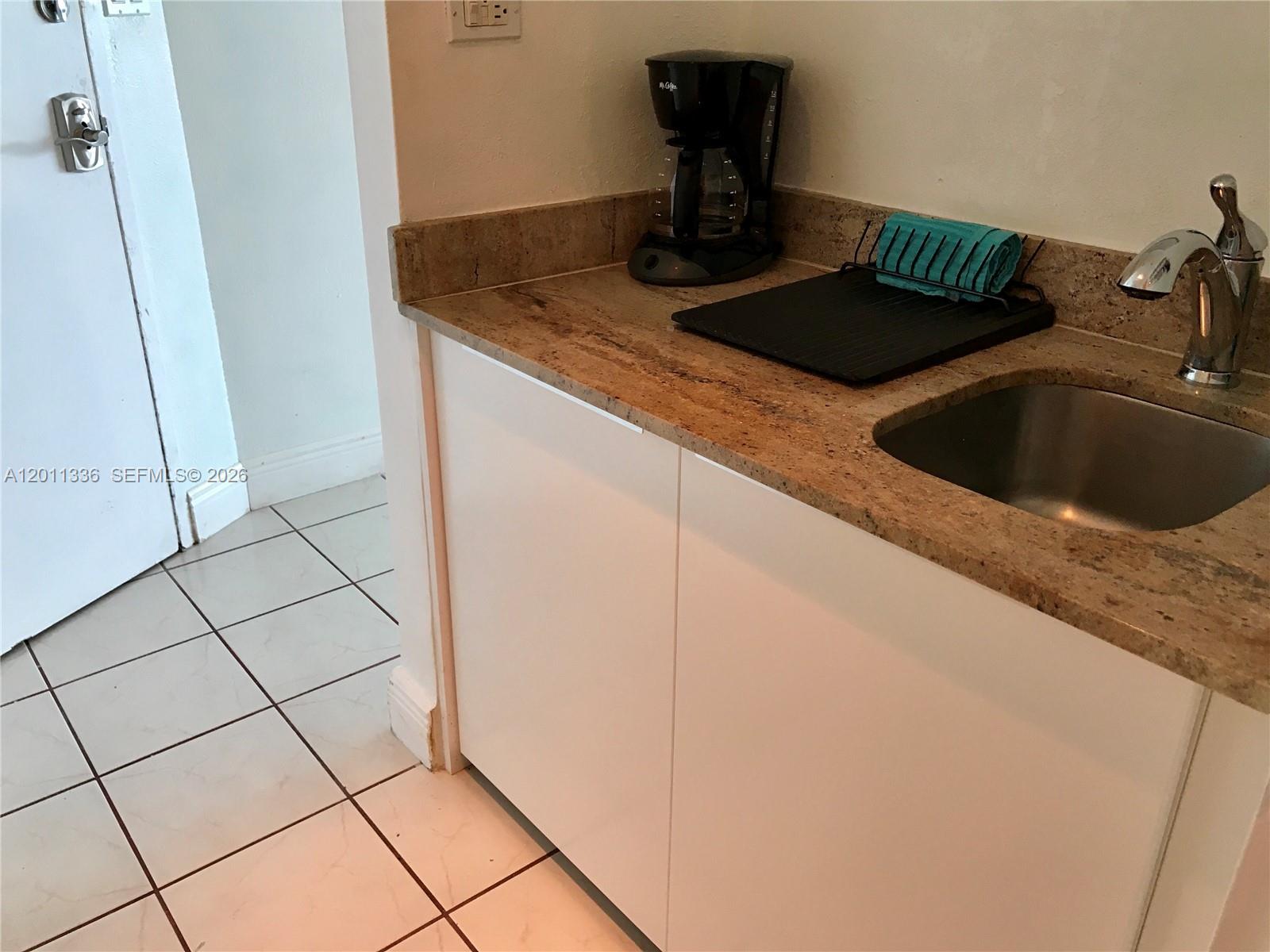 5445 Collins Ave # 530