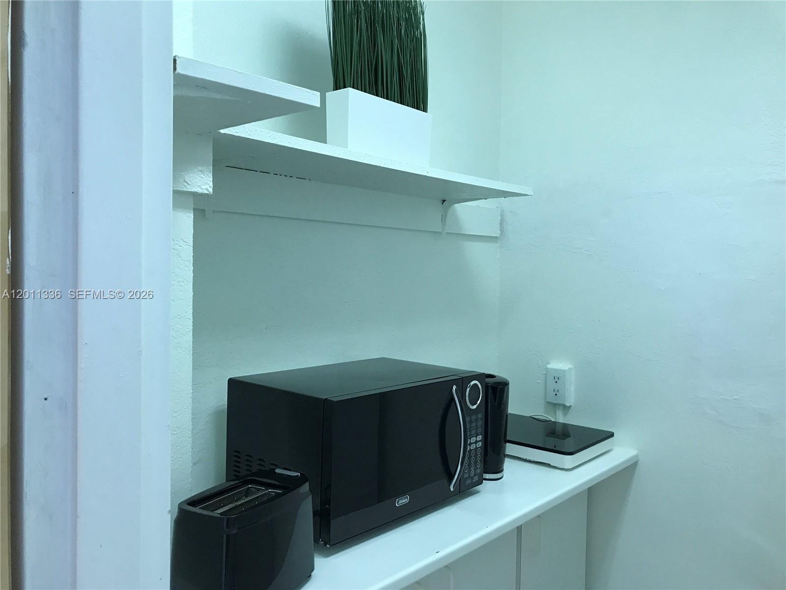 5445 Collins Ave # 530