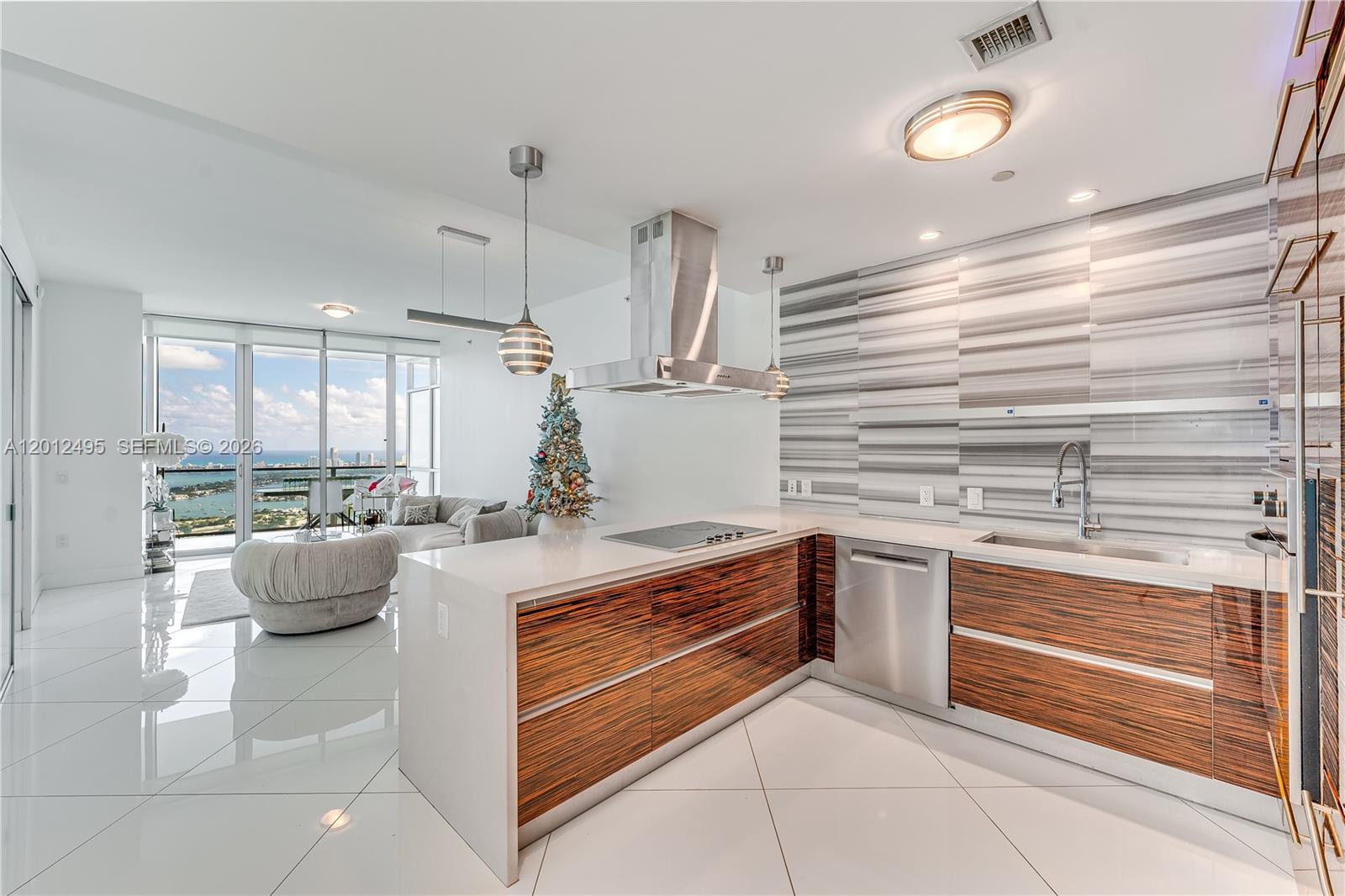 1100 Biscayne Blvd # 5702