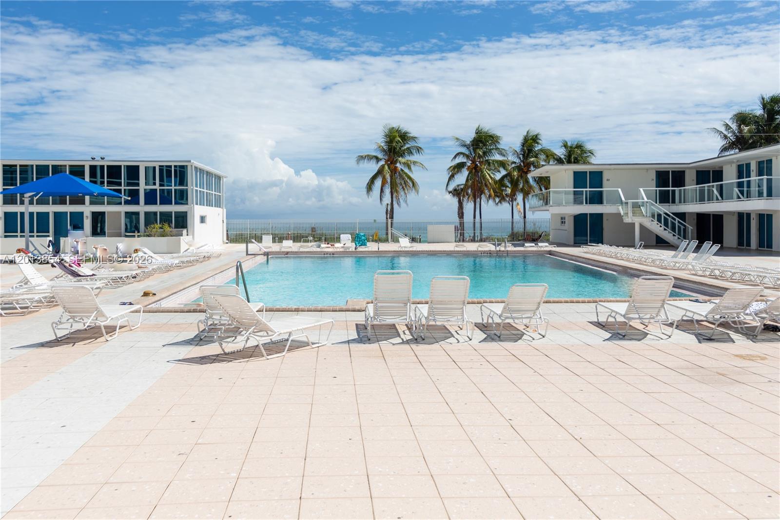 5445 Collins Ave # 627