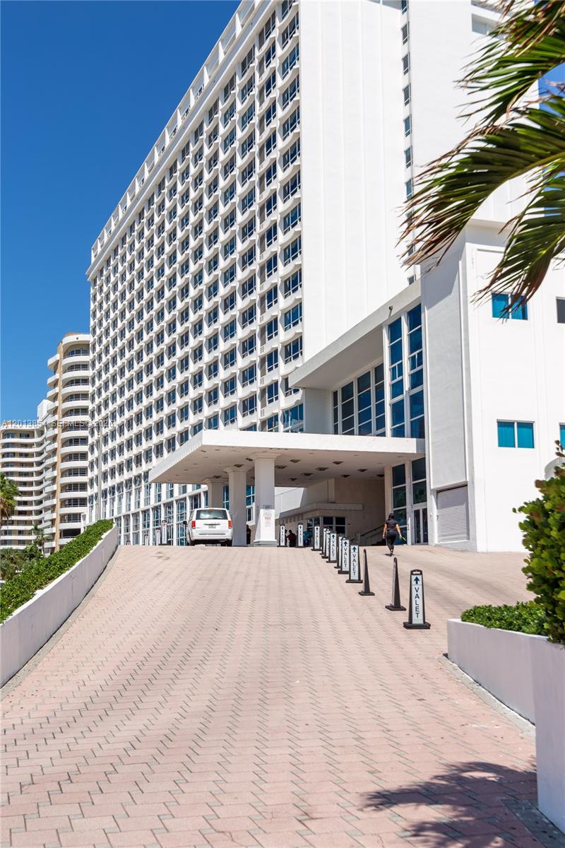 5445 Collins Ave # 627