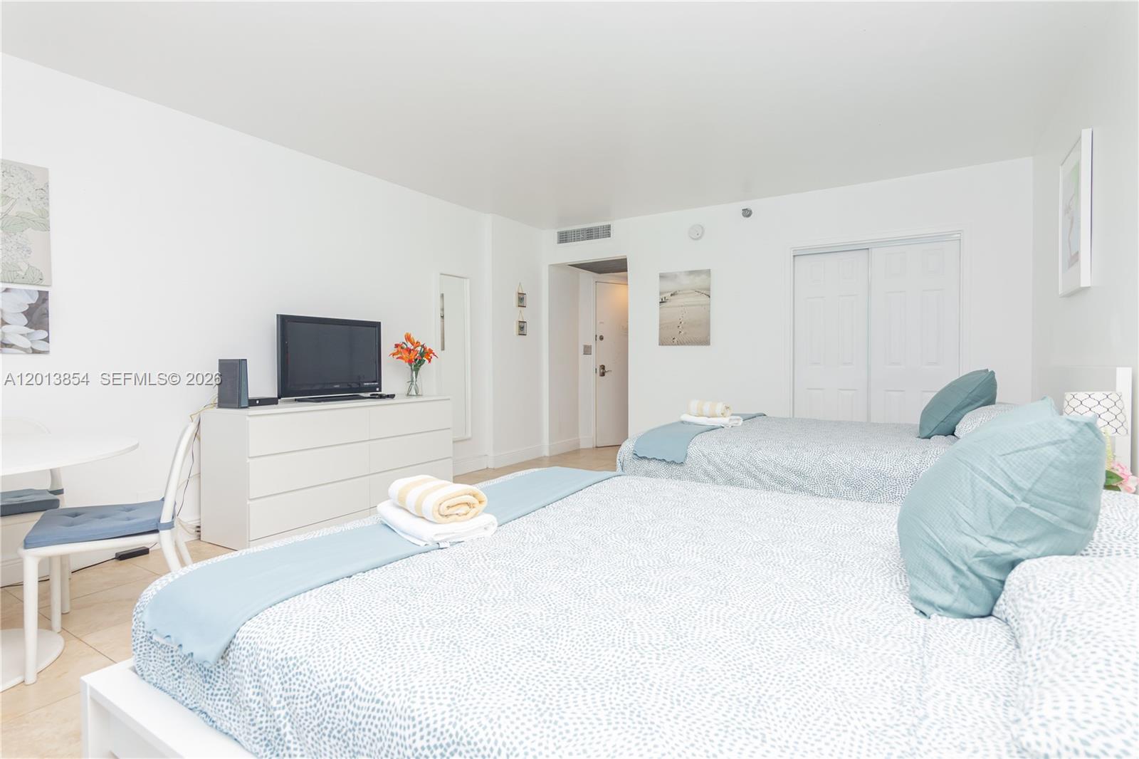 5445 Collins Ave # 627