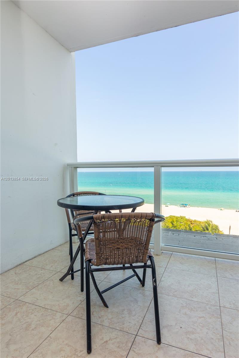 5445 Collins Ave # 627