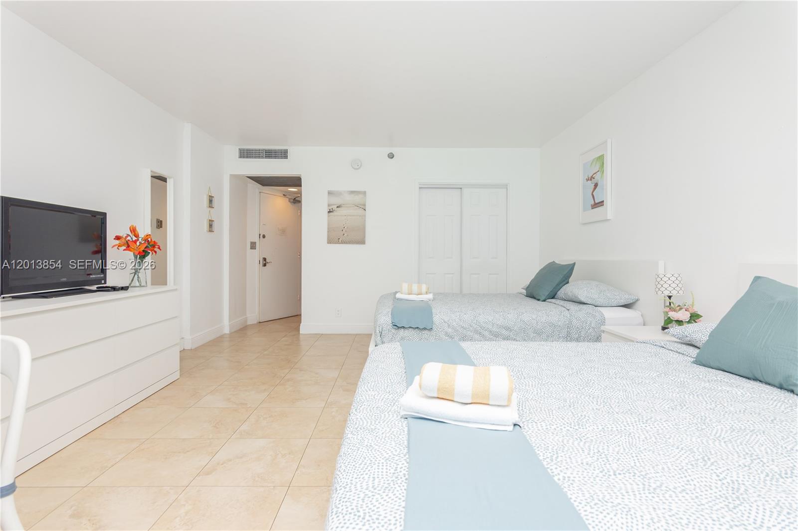 5445 Collins Ave # 627