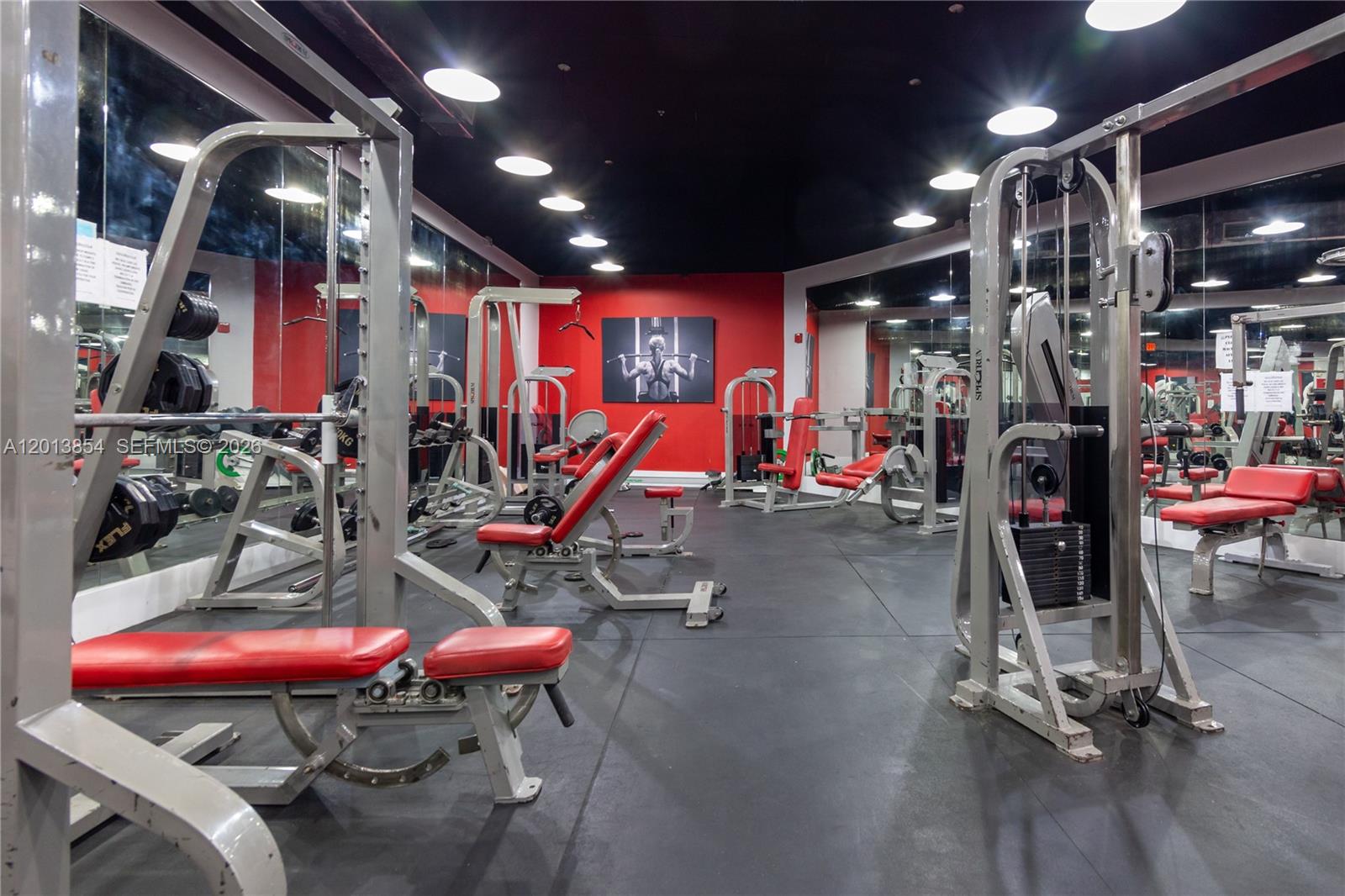 5445 Collins Ave # 627