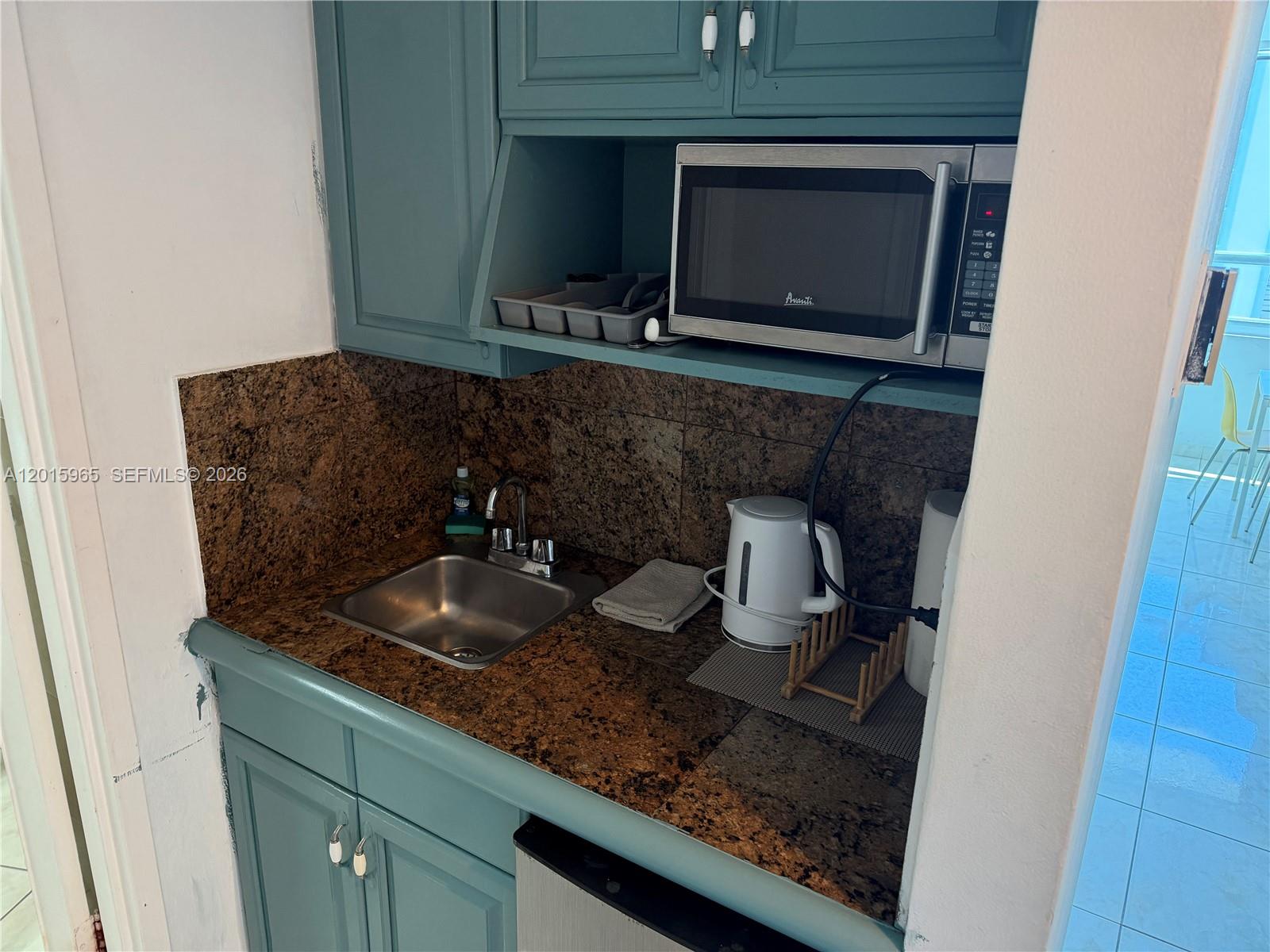 5445 Collins Ave # 1606
