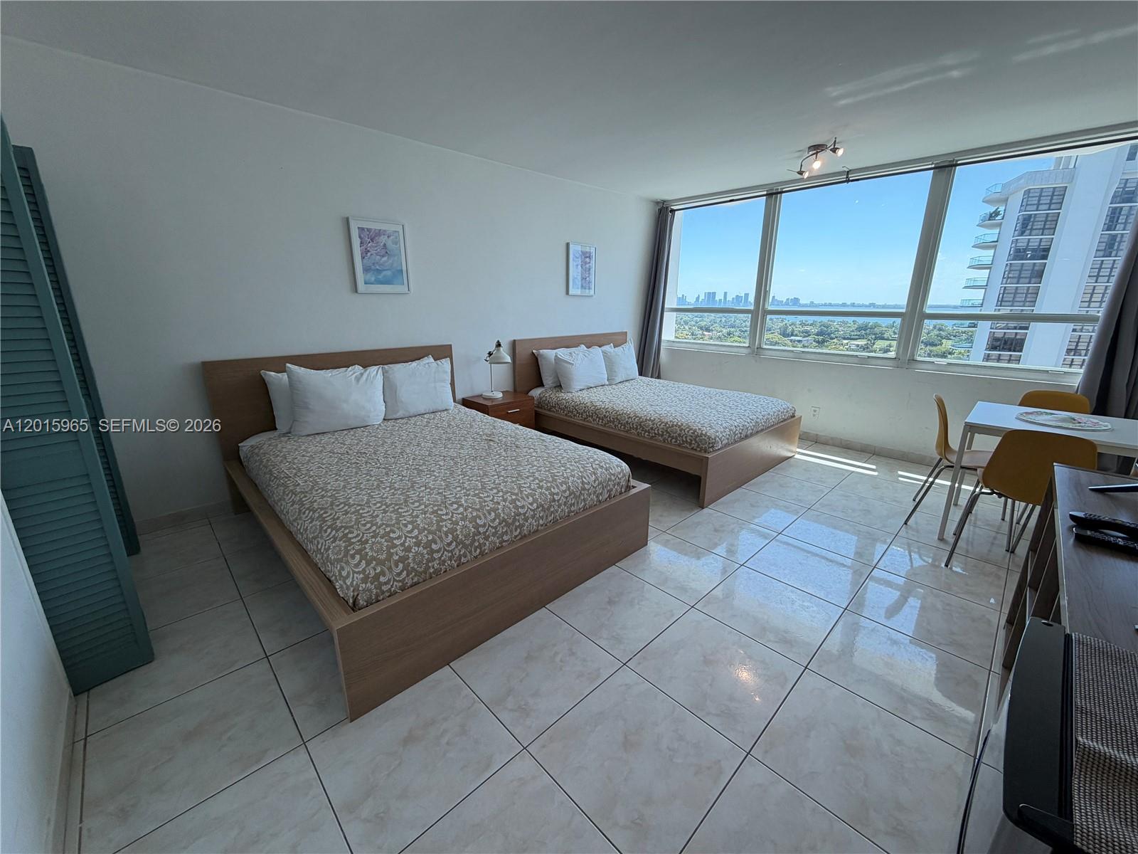 5445 Collins Ave # 1606