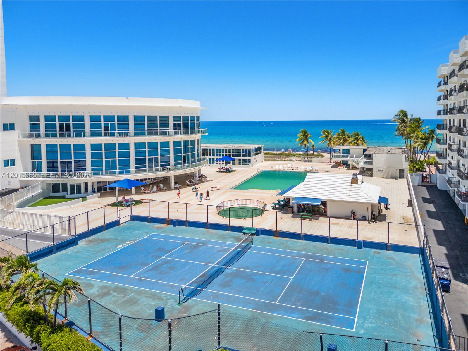 5445 Collins Ave # 1606