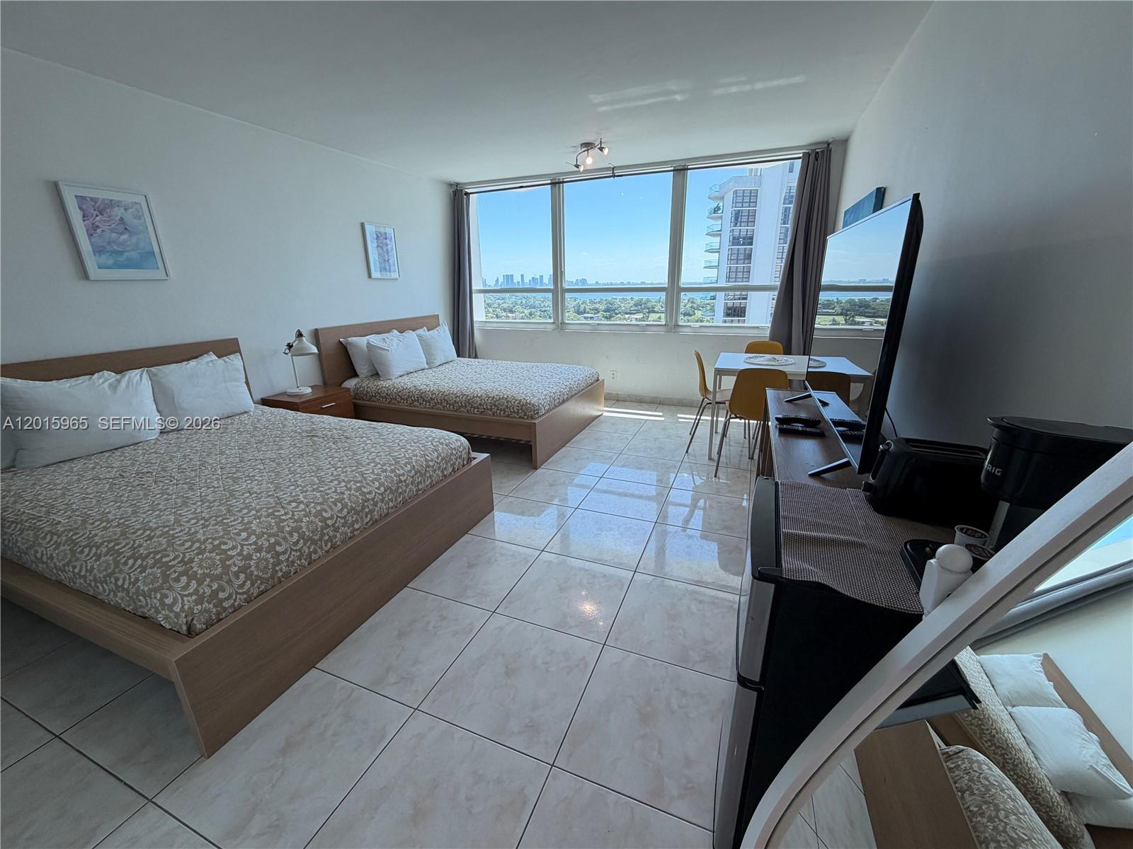 5445 Collins Ave # 1606