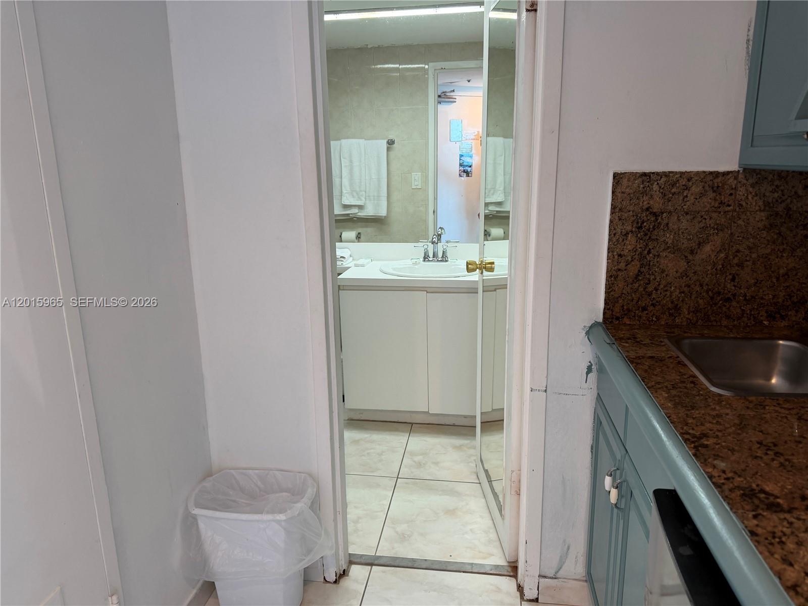 5445 Collins Ave # 1606
