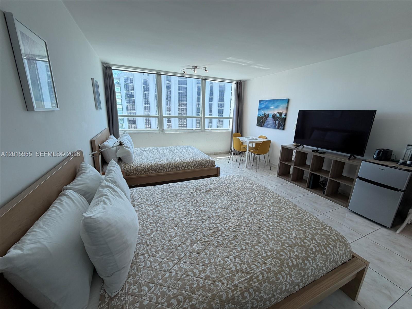 5445 Collins Ave # 1606