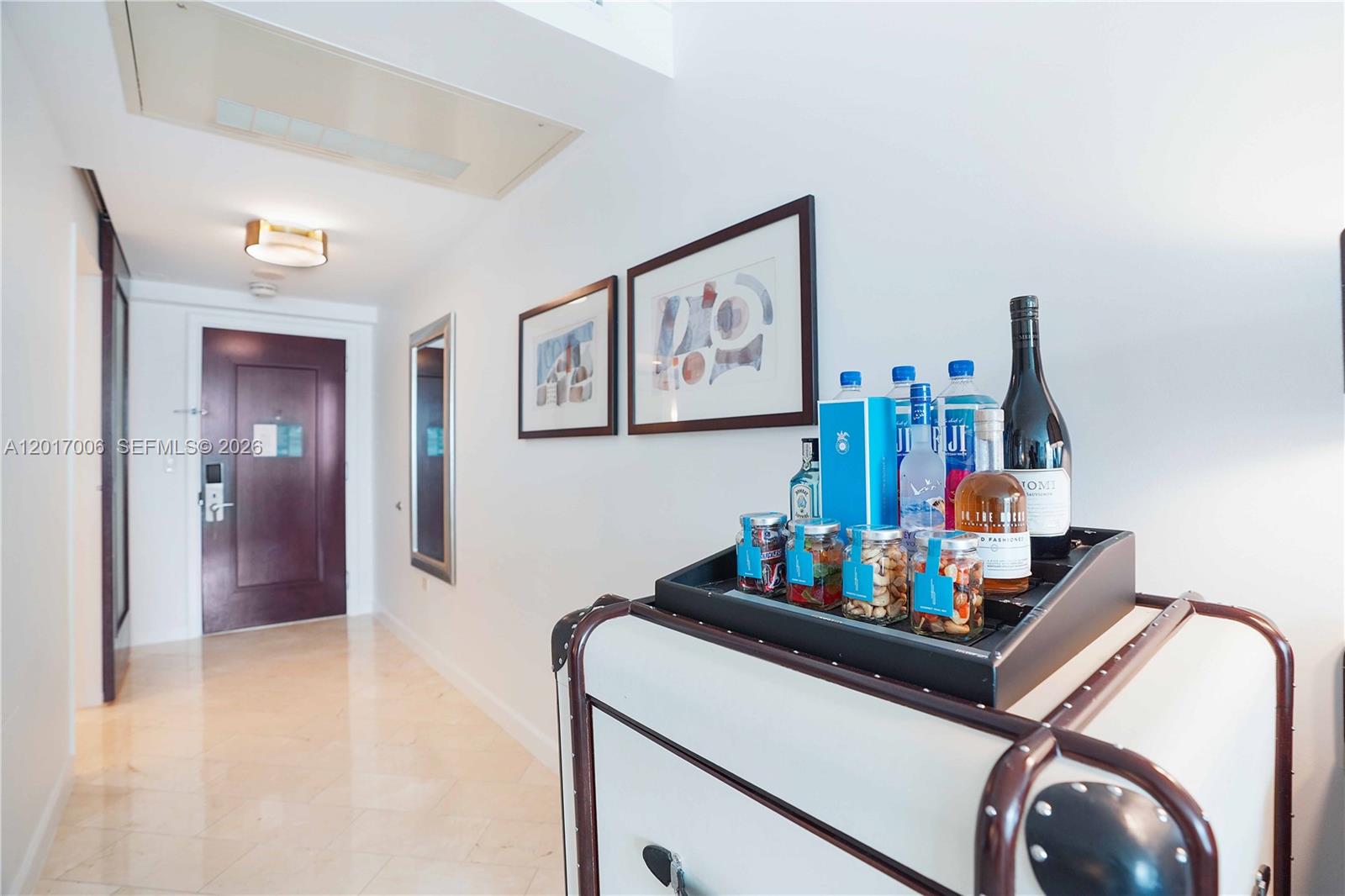 4391 Collins Ave # 916