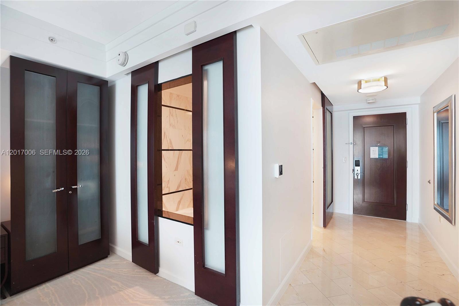 4391 Collins Ave # 916