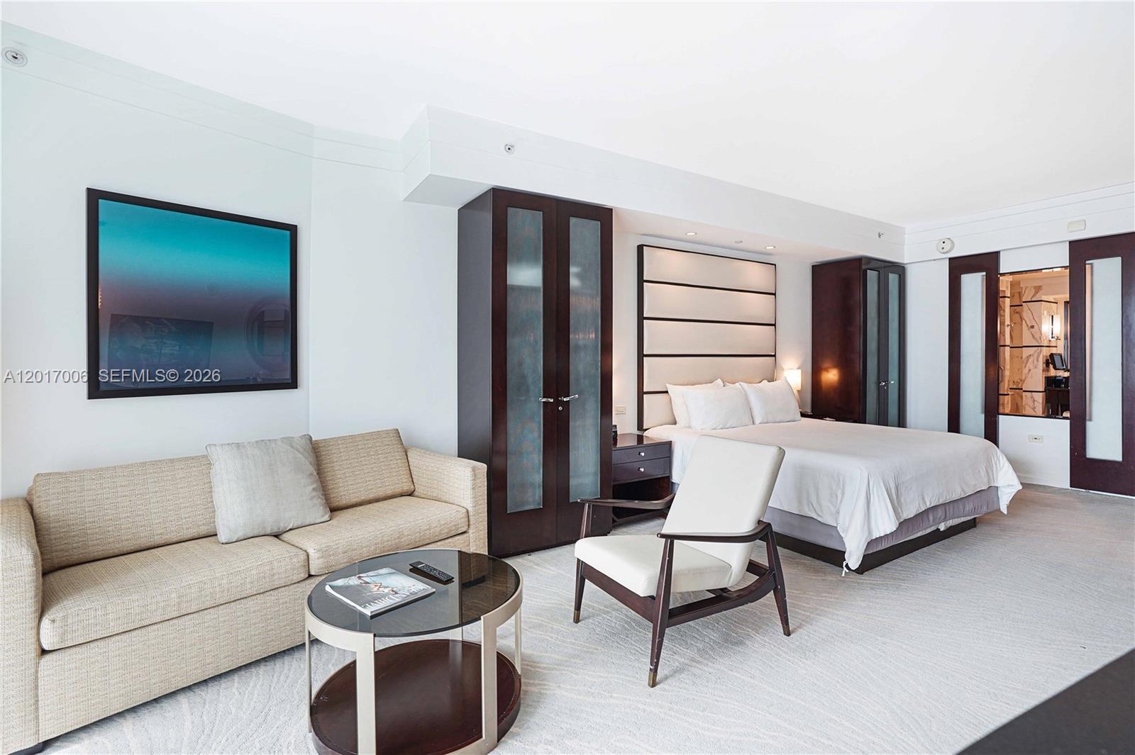 4391 Collins Ave # 916