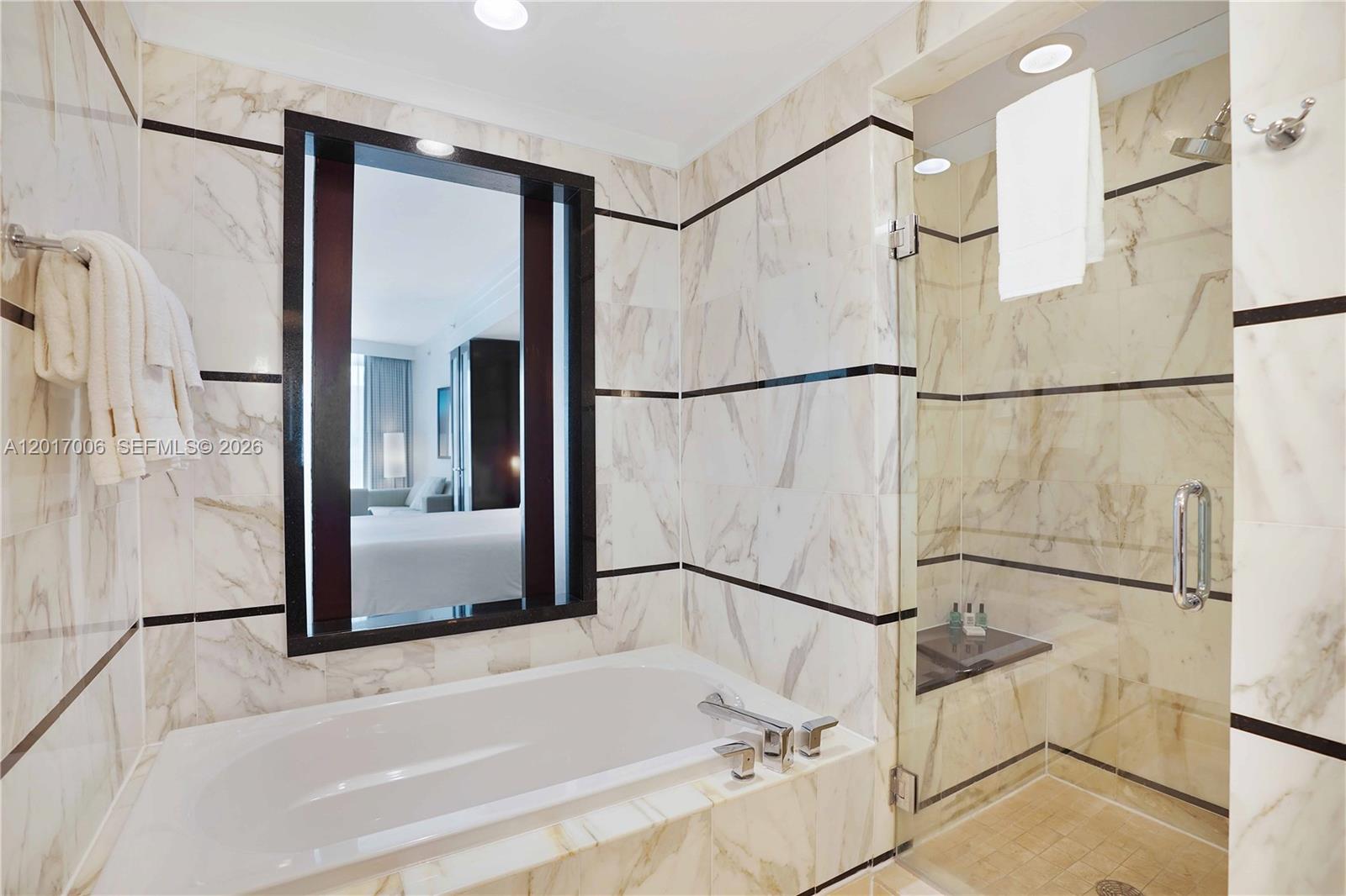 4391 Collins Ave # 916