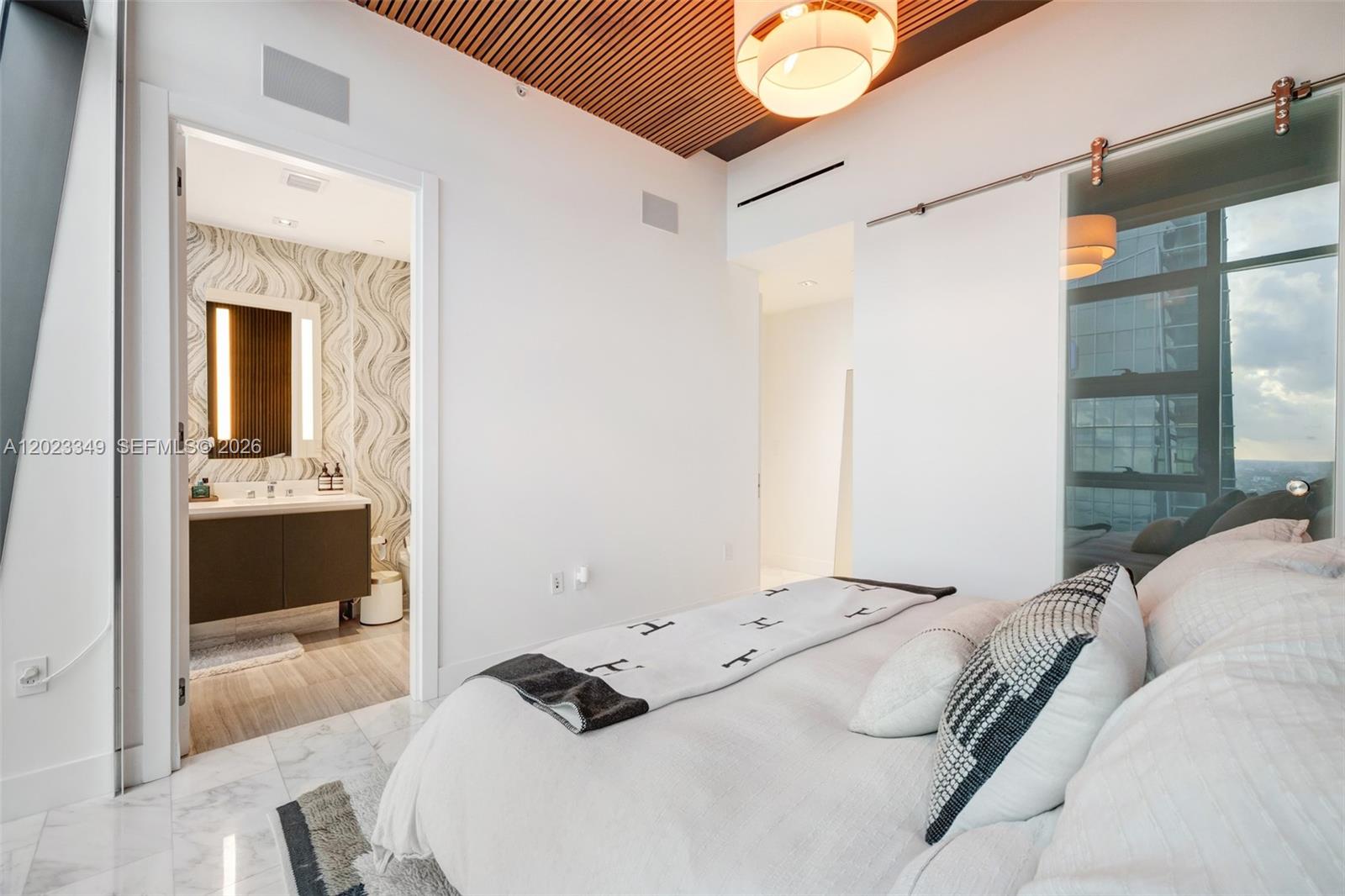 1451 Brickell Ave # 4304