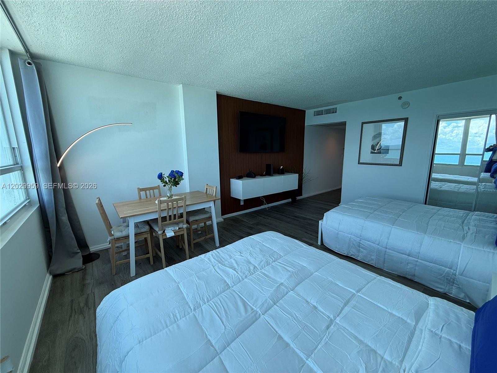 5445 Collins Ave # 1701
