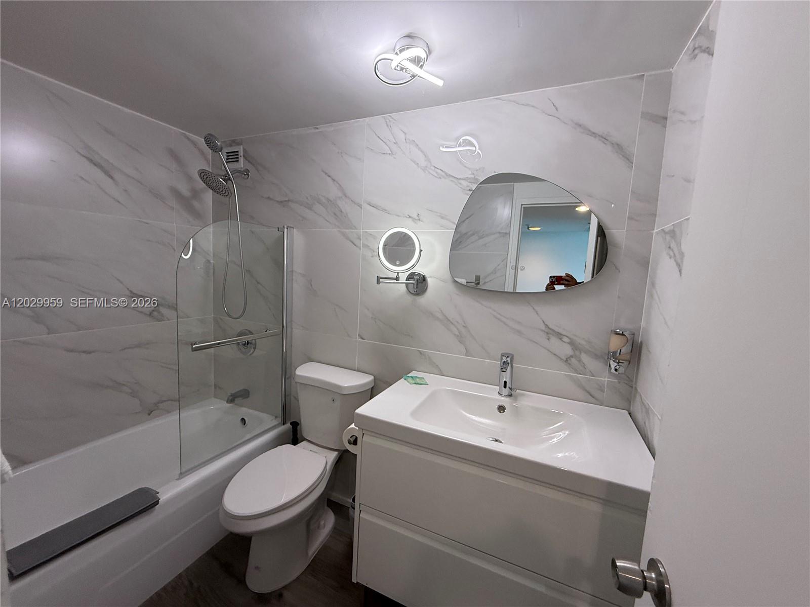 5445 Collins Ave # 1701