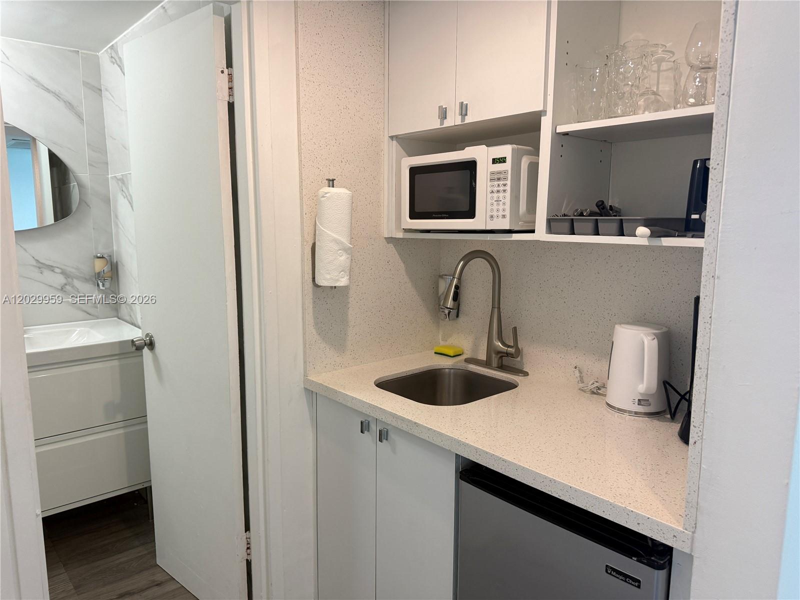 5445 Collins Ave # 1701