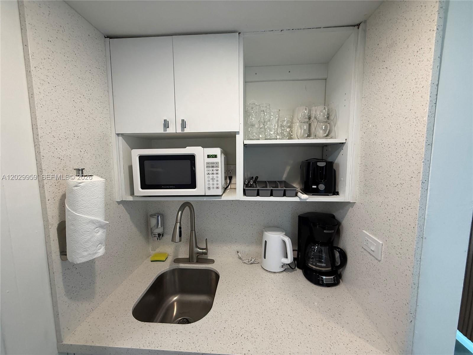 5445 Collins Ave # 1701