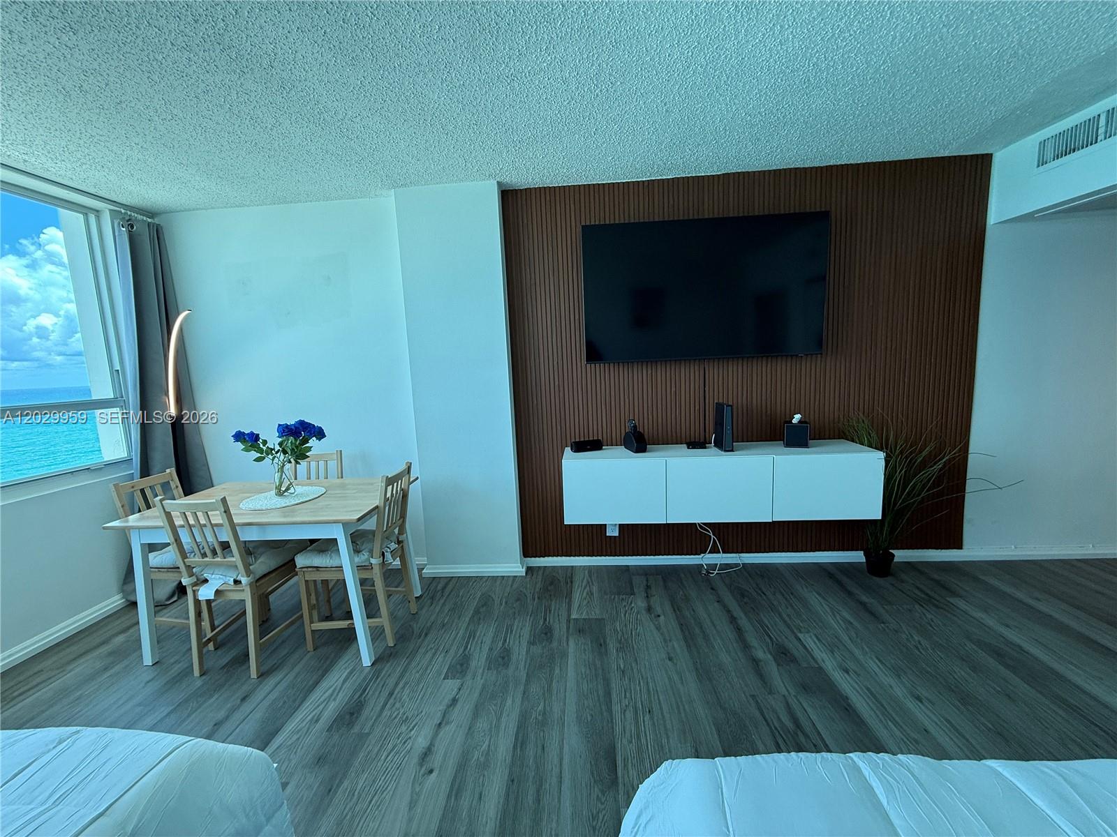 5445 Collins Ave # 1701