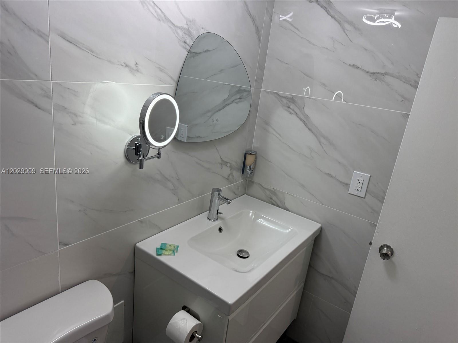 5445 Collins Ave # 1701