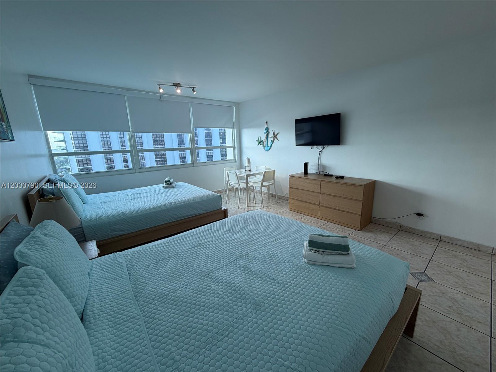 5445 Collins Ave # 1506