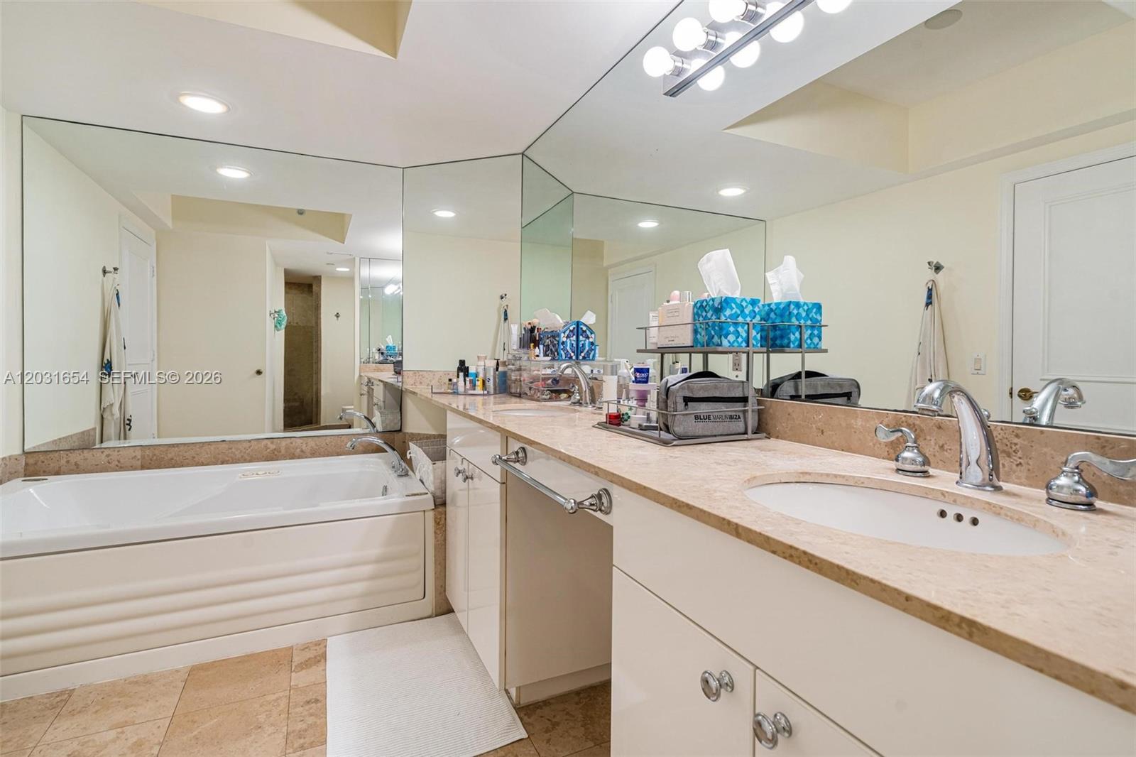 4779 Collins Ave # 2305