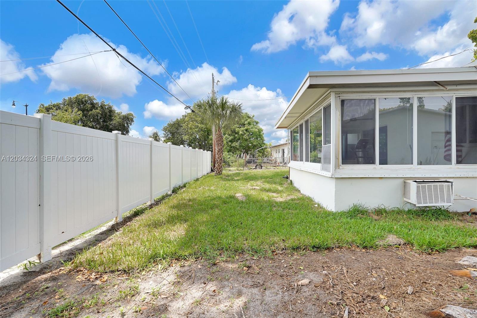 3140 NE 9th Ter
