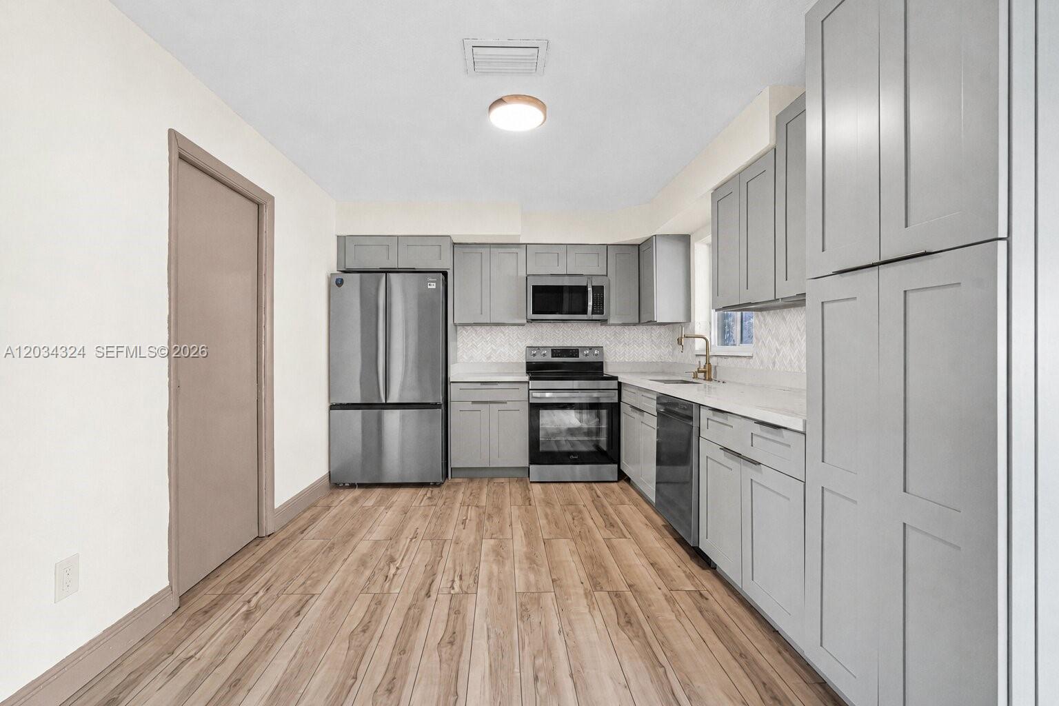 3140 NE 9th Ter