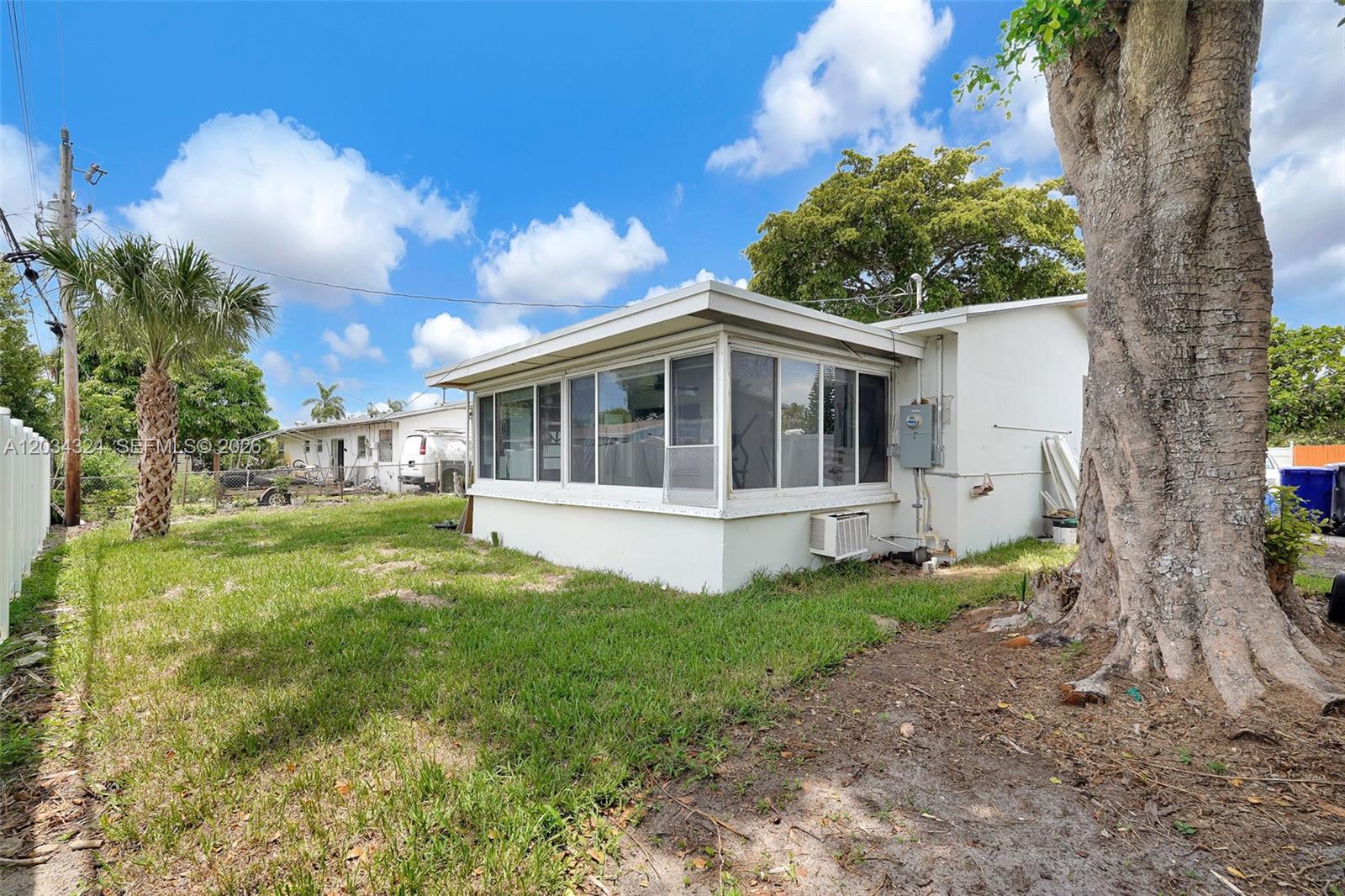3140 NE 9th Ter
