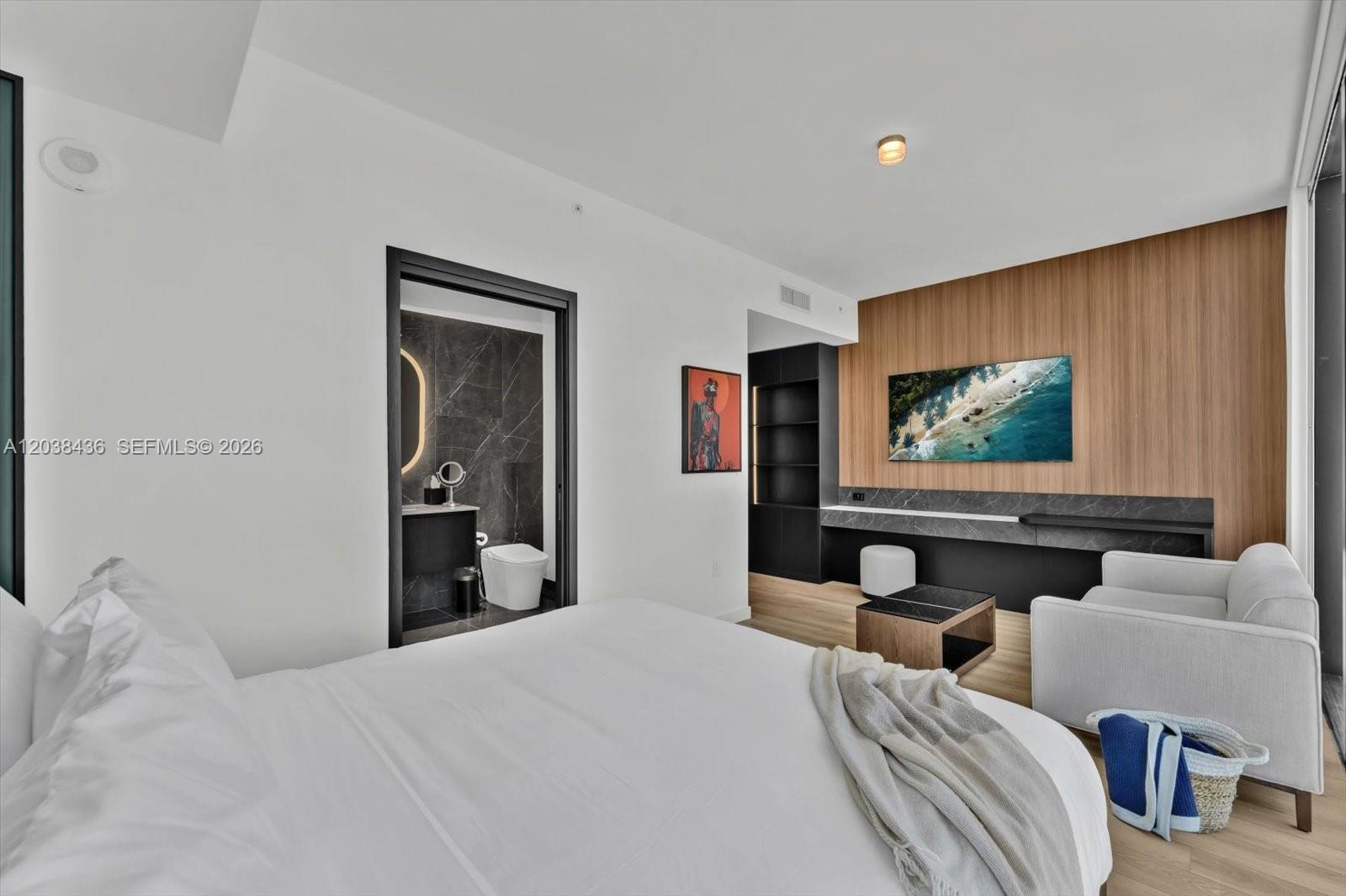 20 NE 11th St # 3105