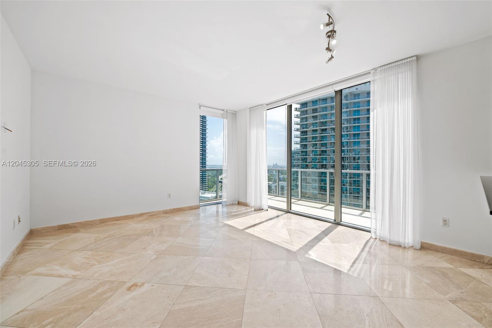 1050 Brickell Ave # 3314