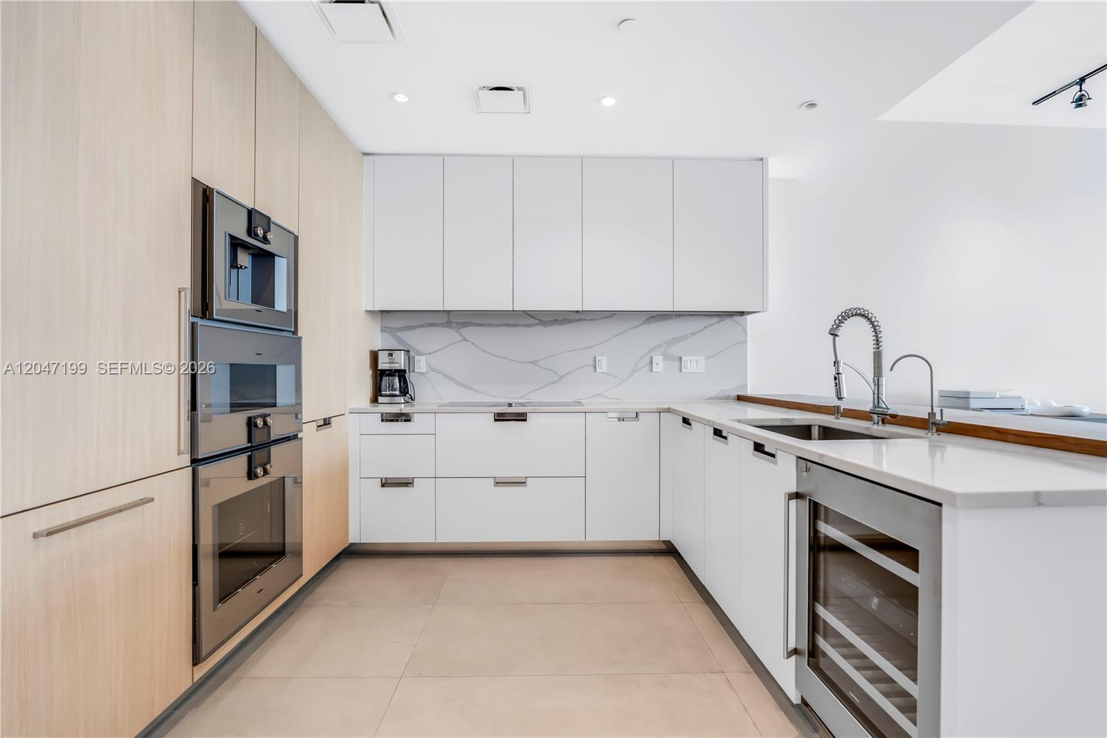 15701 Collins Ave # 2903