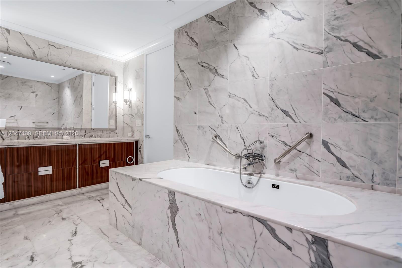 15701 Collins Ave # 2903