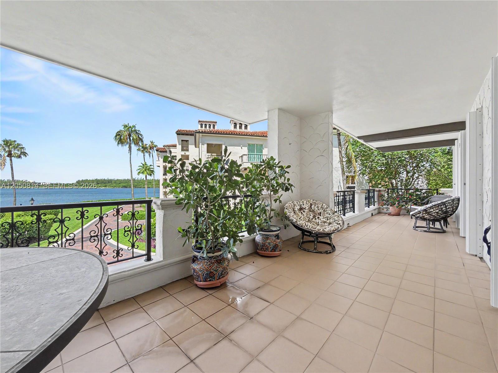 2124 Fisher Island Dr # 2124