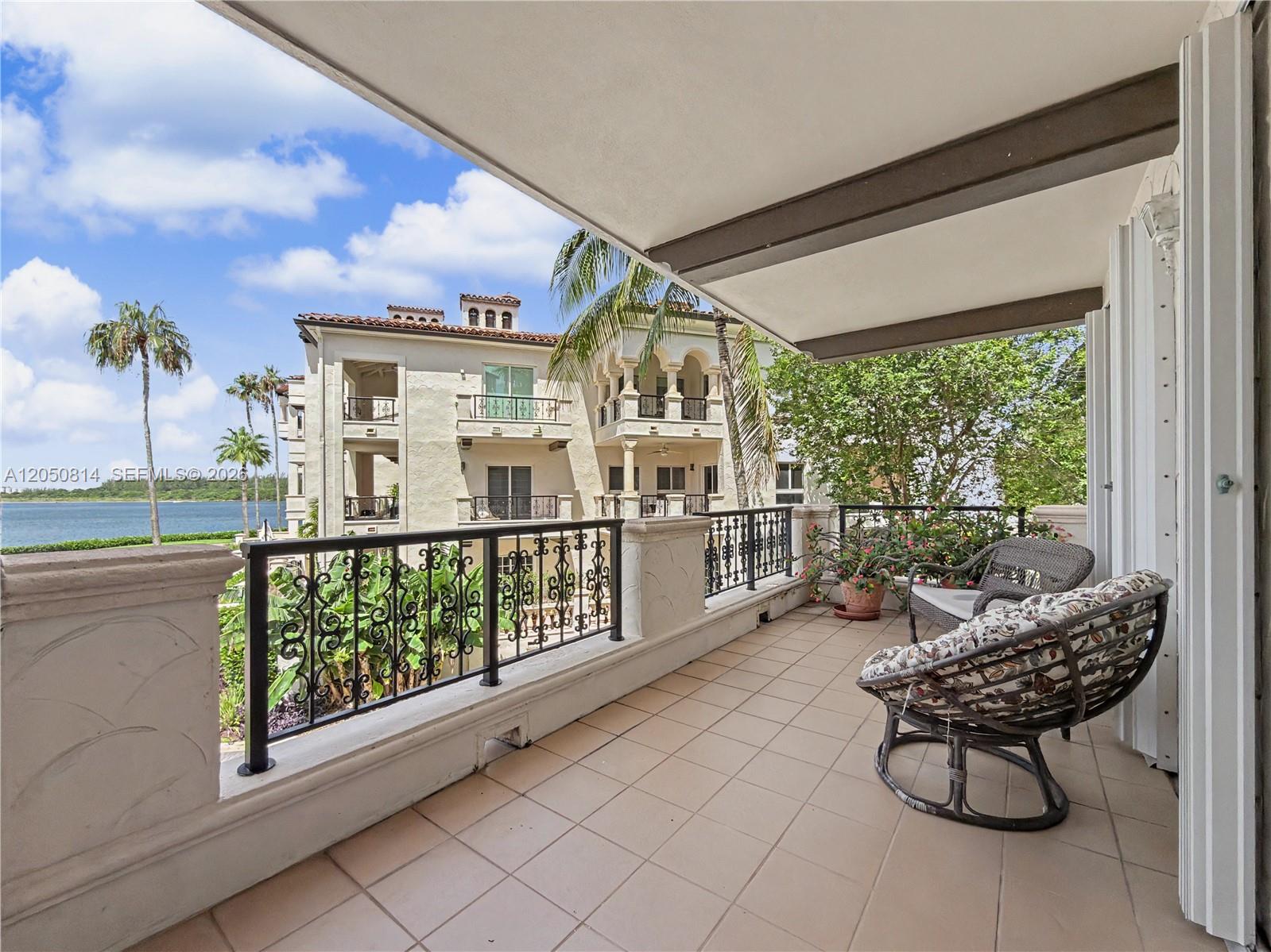 2124 Fisher Island Dr # 2124