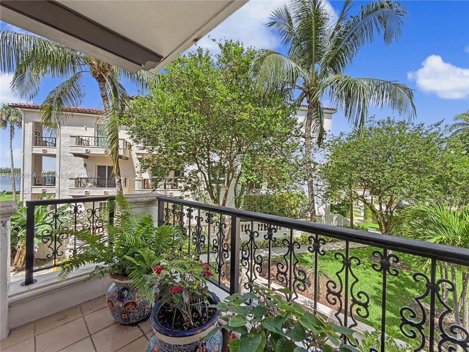 2124 Fisher Island Dr # 2124
