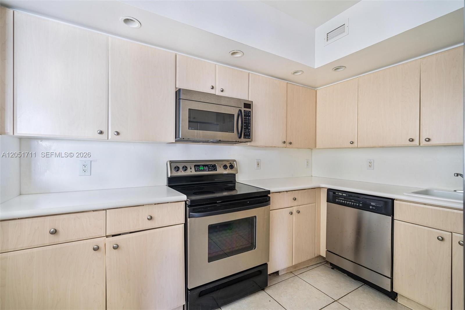 5600 Collins Ave # 7J