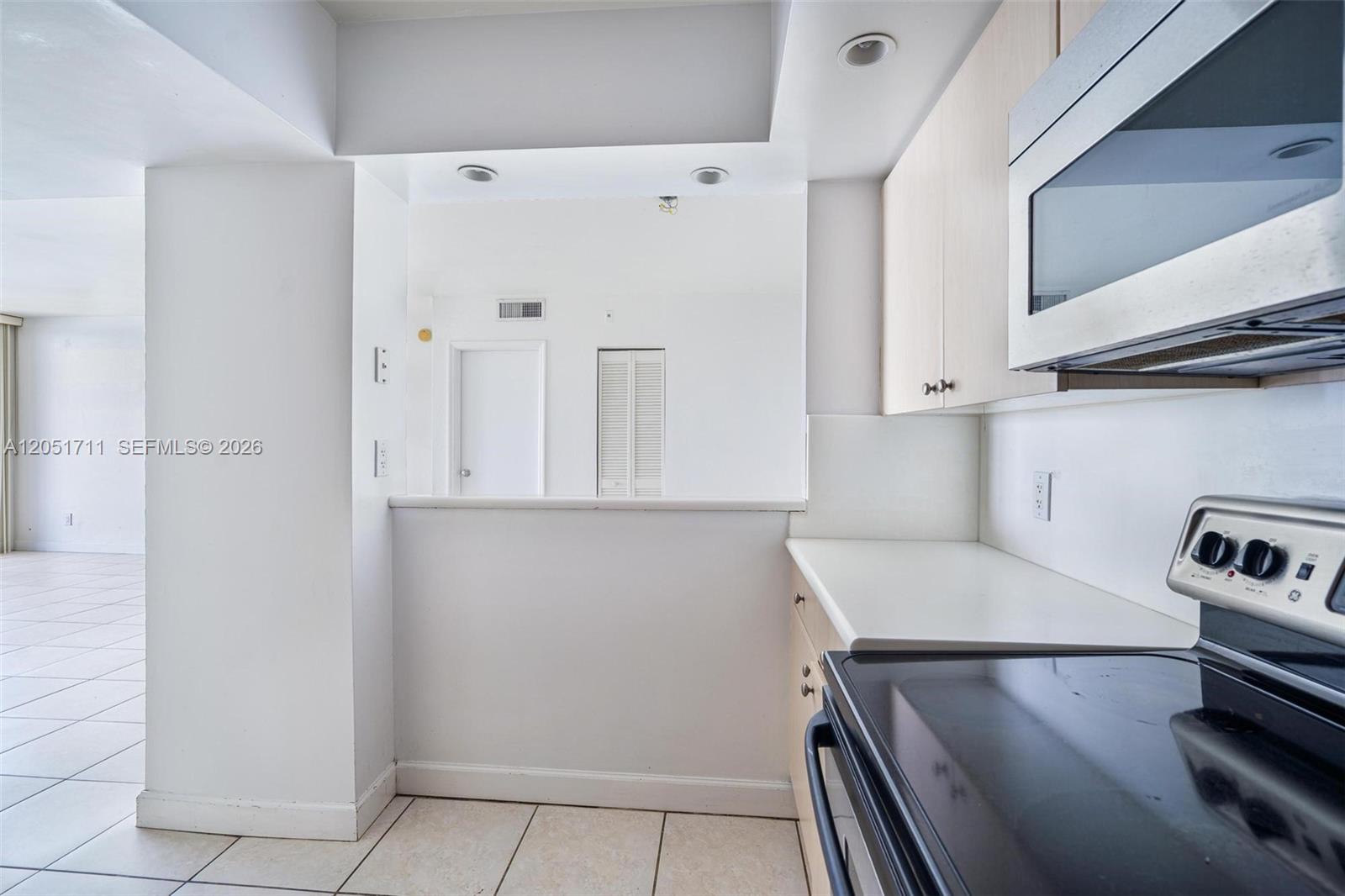 5600 Collins Ave # 7J