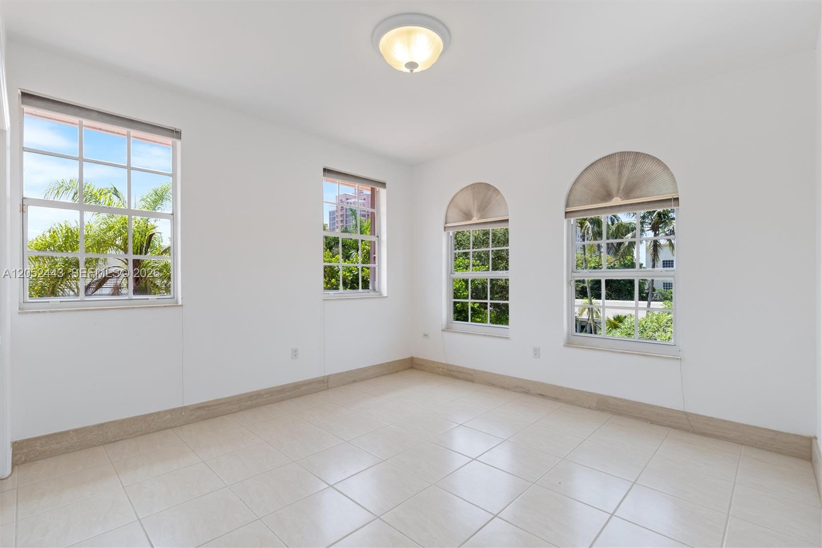 145 W Sunrise Ave