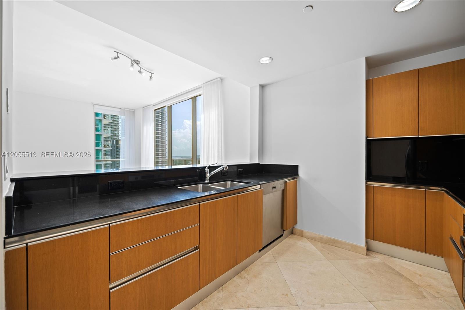 1050 Brickell Ave # 3314
