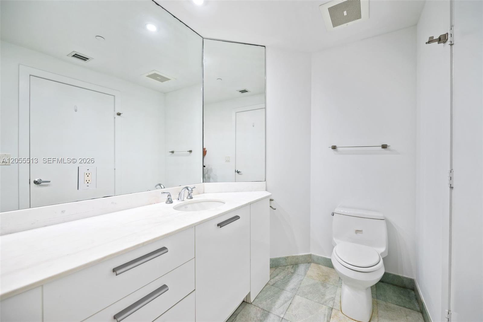 1050 Brickell Ave # 3314