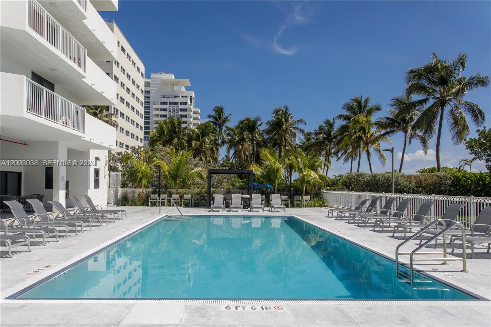 4301 Collins Ave # 207