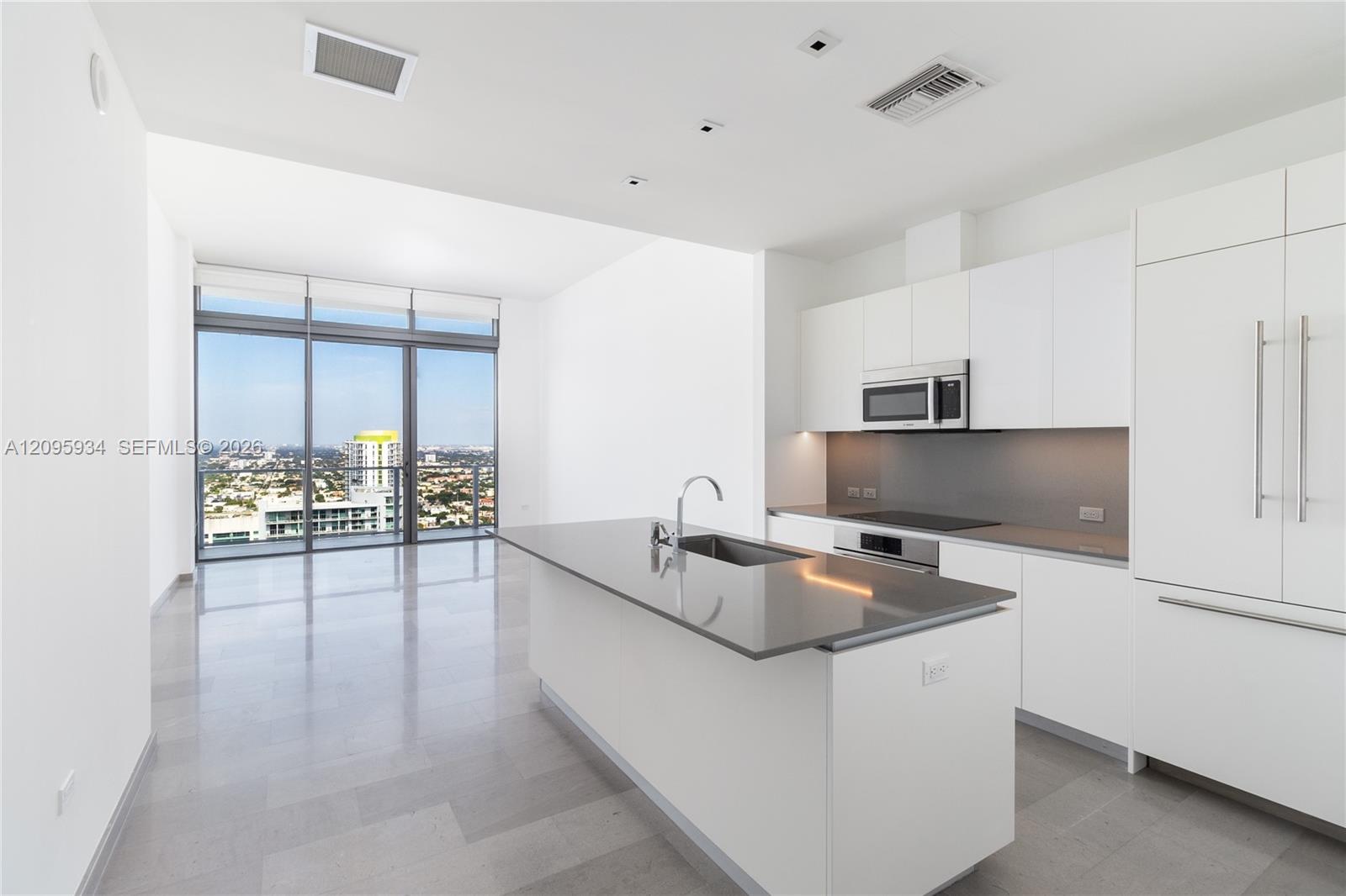 68 SE 6th St # 4006