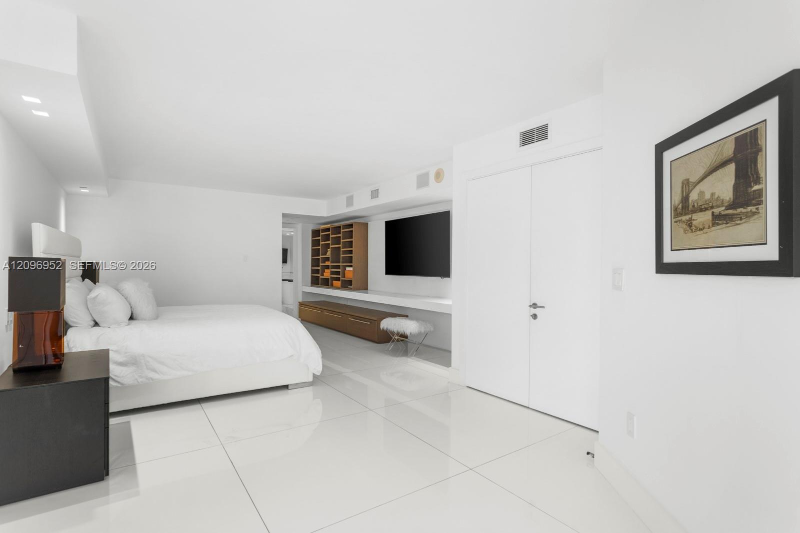 10155 Collins Avenue # 1210