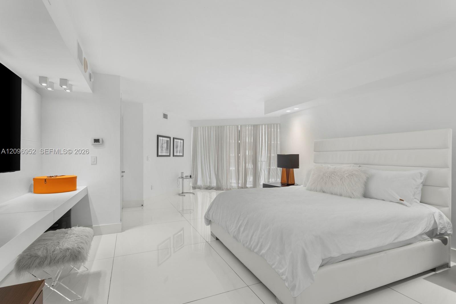 10155 Collins Avenue # 1210