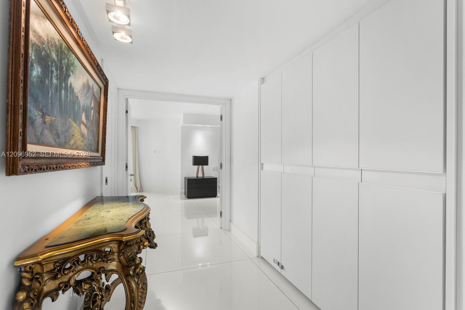 10155 Collins Avenue # 1210